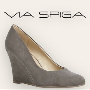 Vía Spiga Gray Suede Heels